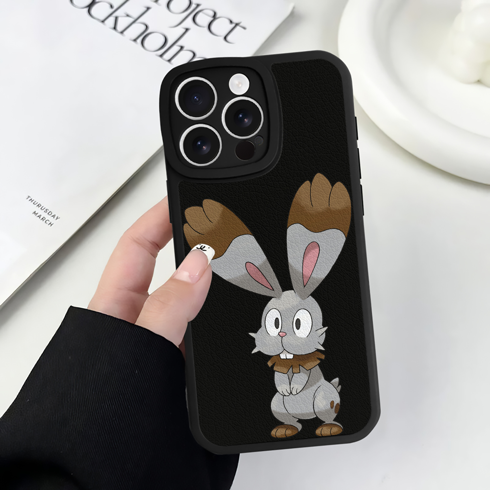 （画像用） ポケットモンスター Pokémon 【iPhone 16シリーズ対応】シリコンスマホケース（レザー調） 材質：シリコン